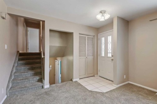68 West Glen Crescent Sw, Calgary, AB - Indoor Photo Showing Other Room