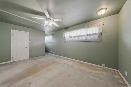 68 West Glen Crescent Sw, Calgary, AB - Indoor Photo Showing Other Room