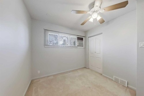 68 West Glen Crescent Sw, Calgary, AB - Indoor Photo Showing Other Room