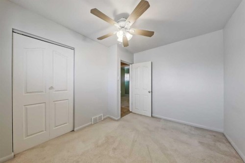 68 West Glen Crescent Sw, Calgary, AB - Indoor Photo Showing Other Room