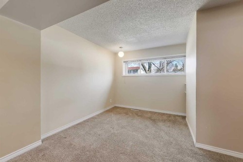 68 West Glen Crescent Sw, Calgary, AB - Indoor Photo Showing Other Room