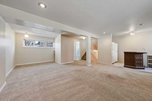 68 West Glen Crescent Sw, Calgary, AB - Indoor Photo Showing Other Room
