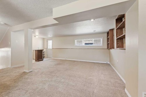 68 West Glen Crescent Sw, Calgary, AB - Indoor Photo Showing Other Room