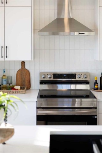 13 Wild Rose Way Se, Calgary, AB - Indoor Photo Showing Kitchen With Upgraded Kitchen