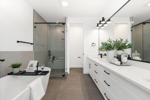 1444 43 Street Sw, Calgary, AB - Indoor Photo Showing Bathroom
