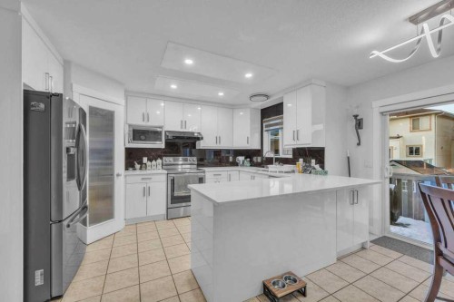 107 Taracove Landing Ne, Calgary, AB - Indoor Photo Showing Kitchen With Upgraded Kitchen