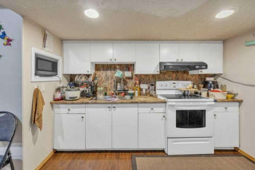107 Taracove Landing Ne, Calgary, AB - Indoor Photo Showing Kitchen