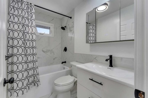 4824 Claret Street Nw, Calgary, AB - Indoor Photo Showing Bathroom