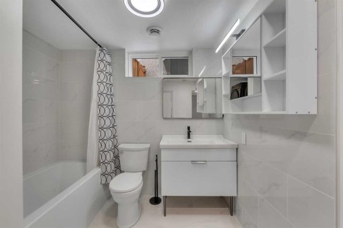 4824 Claret Street Nw, Calgary, AB - Indoor Photo Showing Bathroom