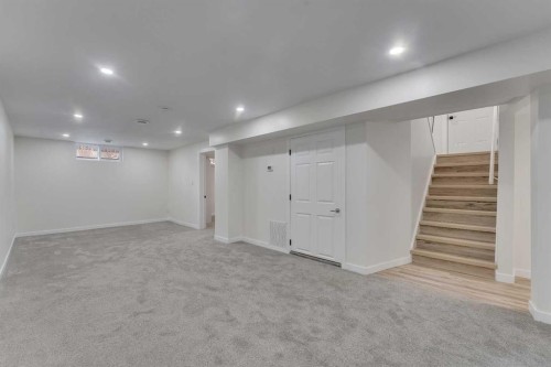 4824 Claret Street Nw, Calgary, AB - Indoor