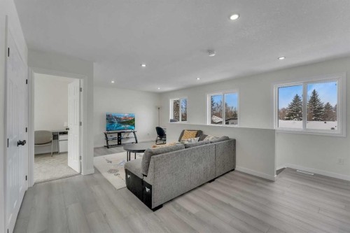 4824 Claret Street Nw, Calgary, AB - Indoor