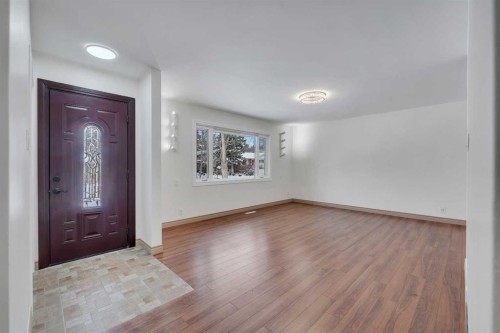 4824 Claret Street Nw, Calgary, AB - Indoor Photo Showing Other Room