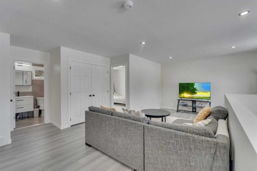 4824 Claret Street Nw, Calgary, AB - Indoor Photo Showing Living Room