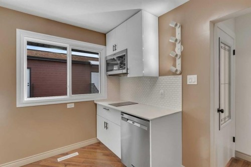 4824 Claret Street Nw, Calgary, AB - Indoor Photo Showing Kitchen