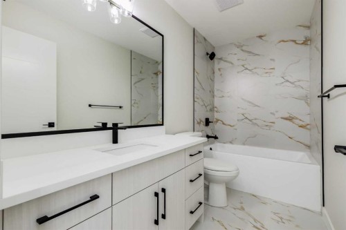 1989 Mccaskill Drive, Crossfield, AB - Indoor Photo Showing Bathroom