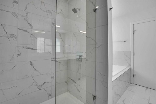 230 Kinniburgh Loop, Chestermere, AB - Indoor Photo Showing Bathroom