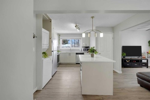 990 Marcombe Drive Ne, Calgary, AB - Indoor Photo Showing Kitchen