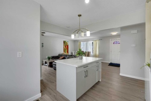 990 Marcombe Drive Ne, Calgary, AB - Indoor Photo Showing Other Room