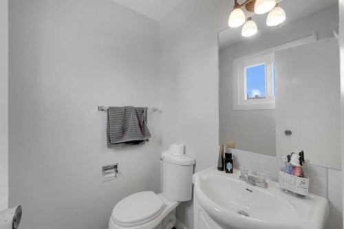 990 Marcombe Drive Ne, Calgary, AB - Indoor Photo Showing Bathroom