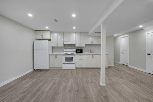 990 Marcombe Drive Ne, Calgary, AB - Indoor Photo Showing Kitchen