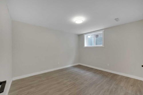 990 Marcombe Drive Ne, Calgary, AB - Indoor Photo Showing Other Room