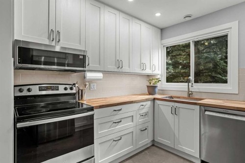 9-630 3Rd Street, Canmore, AB - Indoor Photo Showing Kitchen
