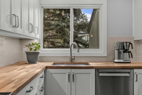 9-630 3Rd Street, Canmore, AB - Indoor Photo Showing Kitchen