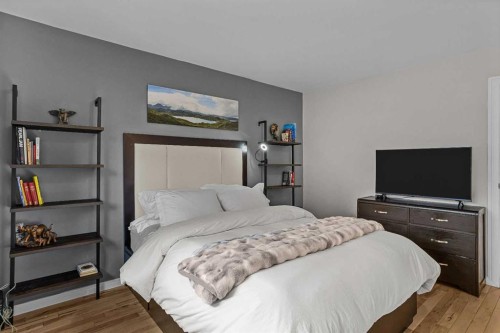 9-630 3Rd Street, Canmore, AB - Indoor Photo Showing Bedroom