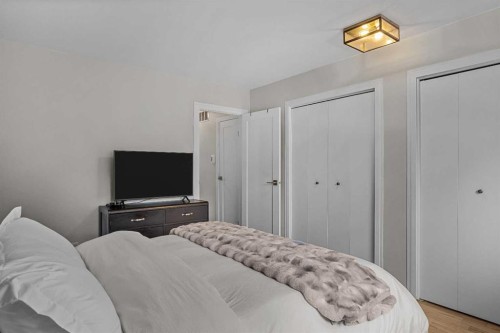 9-630 3Rd Street, Canmore, AB - Indoor Photo Showing Bedroom