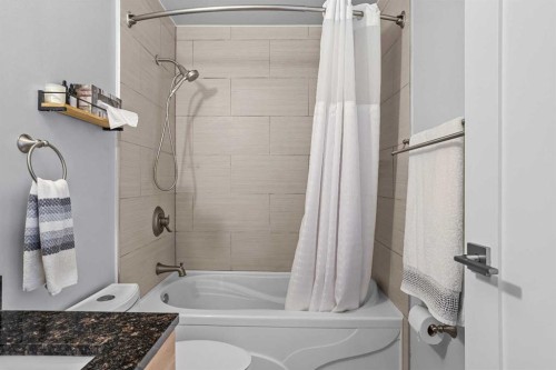 9-630 3Rd Street, Canmore, AB - Indoor Photo Showing Bathroom