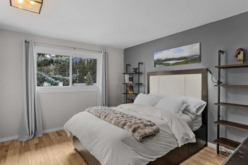 9-630 3Rd Street, Canmore, AB - Indoor Photo Showing Bedroom