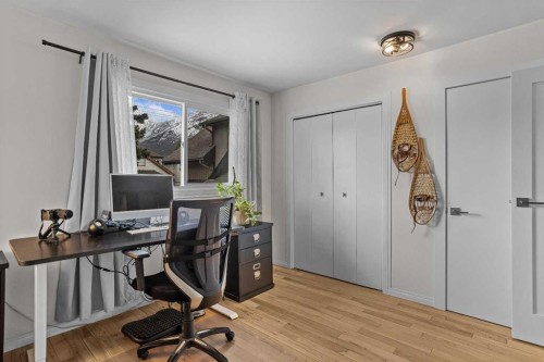 9-630 3Rd Street, Canmore, AB - Indoor Photo Showing Office