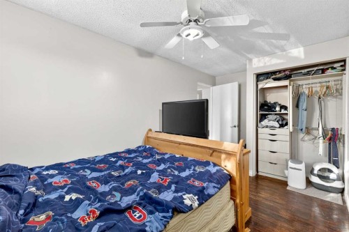 319 Whitney Crescent Se, Calgary, AB - Indoor Photo Showing Bedroom