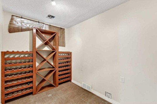 319 Whitney Crescent Se, Calgary, AB - Indoor
