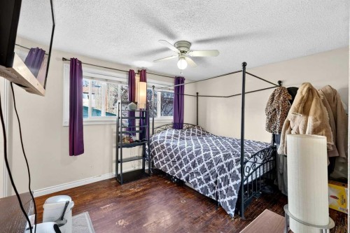319 Whitney Crescent Se, Calgary, AB - Indoor Photo Showing Bedroom