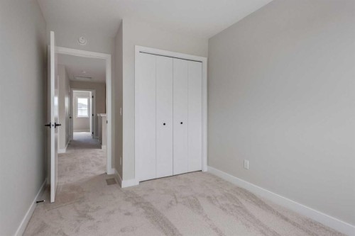 7110 Rangeview Avenue Se, Calgary, AB - Indoor Photo Showing Other Room