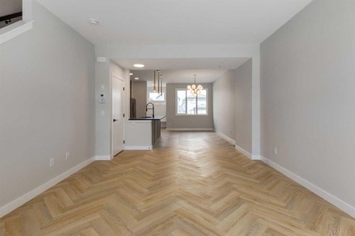 7110 Rangeview Avenue Se, Calgary, AB - Indoor Photo Showing Other Room