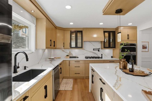 1303 87 Avenue Sw, Calgary, AB - Indoor Photo Showing Kitchen With Upgraded Kitchen