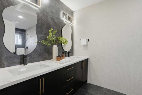 1303 87 Avenue Sw, Calgary, AB - Indoor Photo Showing Bathroom