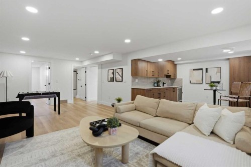 1303 87 Avenue Sw, Calgary, AB - Indoor Photo Showing Living Room