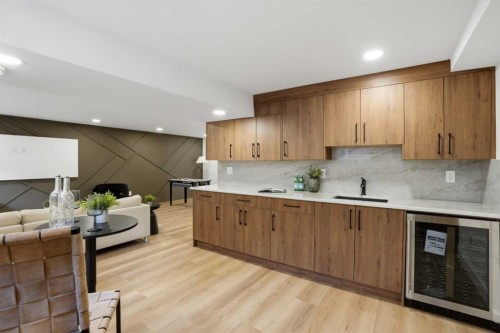 1303 87 Avenue Sw, Calgary, AB - Indoor Photo Showing Kitchen