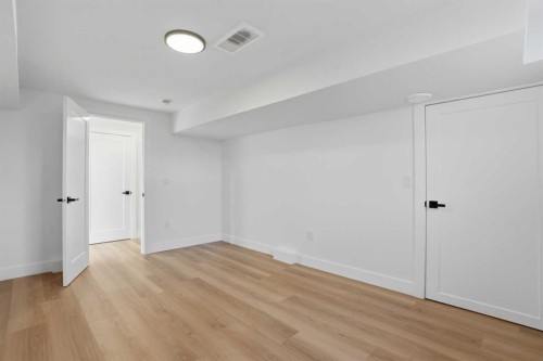 1303 87 Avenue Sw, Calgary, AB - Indoor Photo Showing Other Room