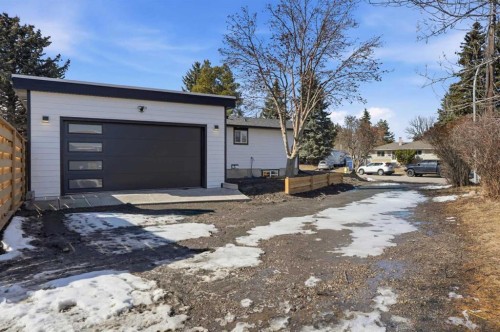 1303 87 Avenue Sw, Calgary, AB - Outdoor