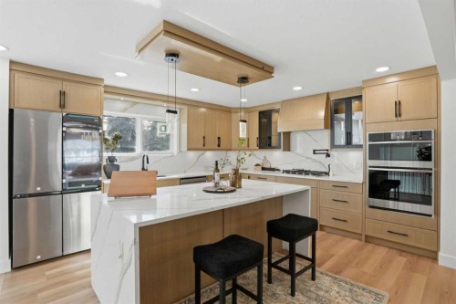 1303 87 Avenue Sw, Calgary, AB - Indoor Photo Showing Kitchen With Upgraded Kitchen