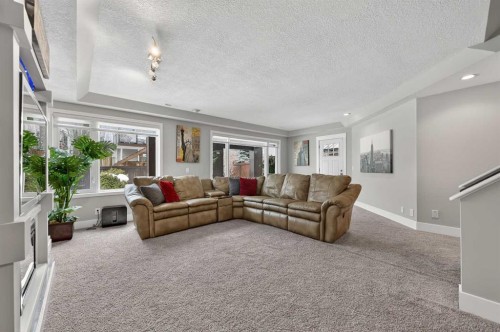 140 Citadel Park Nw, Calgary, AB - Indoor Photo Showing Living Room