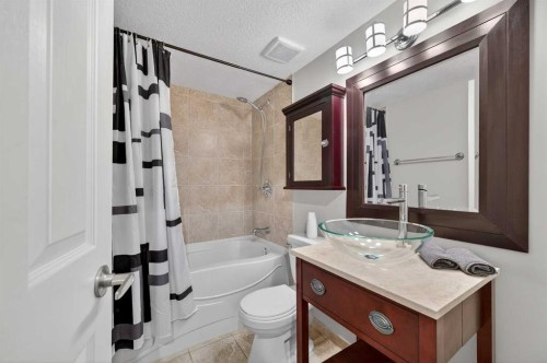 140 Citadel Park Nw, Calgary, AB - Indoor Photo Showing Bathroom