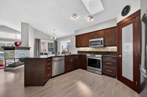 140 Citadel Park Nw, Calgary, AB - Indoor Photo Showing Kitchen