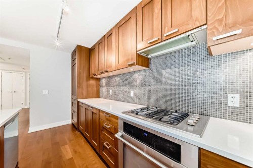 1126-222 Riverfront Avenue Sw, Calgary, AB - Indoor Photo Showing Kitchen With Upgraded Kitchen