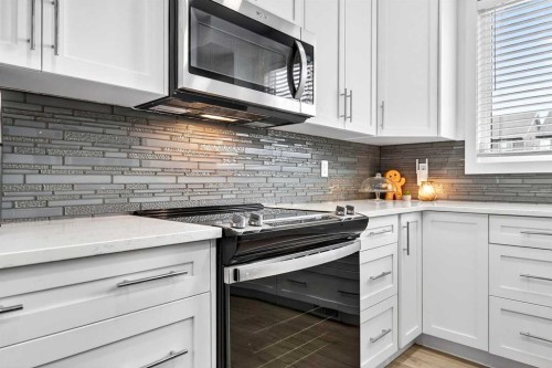42 Heirloom Manor Se, Calgary, AB - Indoor Photo Showing Kitchen With Upgraded Kitchen