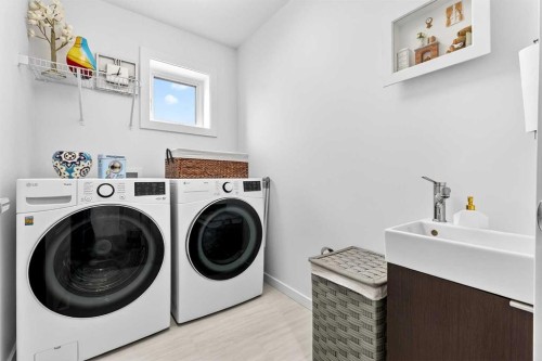 42 Heirloom Manor Se, Calgary, AB - Indoor Photo Showing Laundry Room